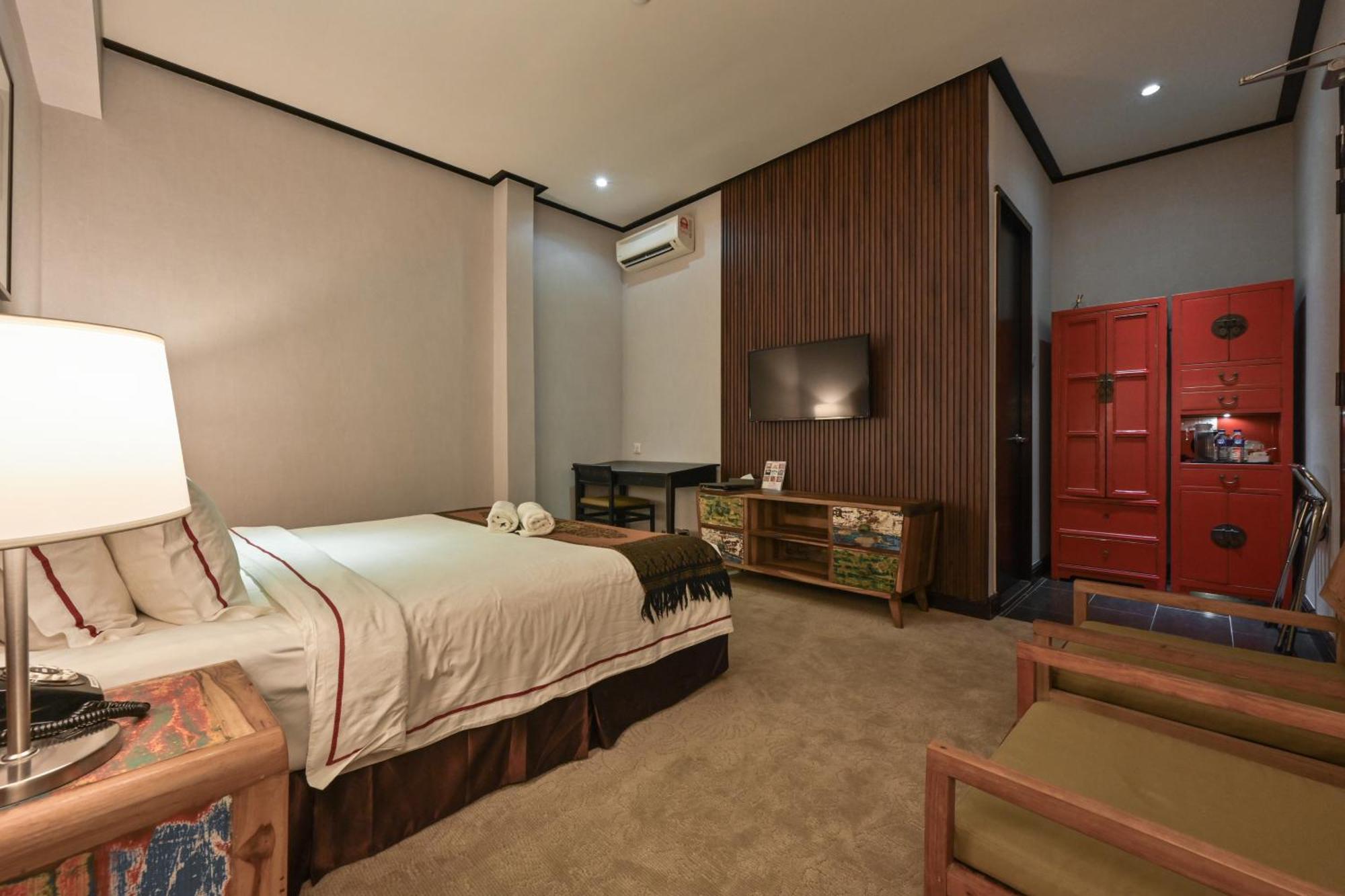 1825 Gallery Hotel 3*